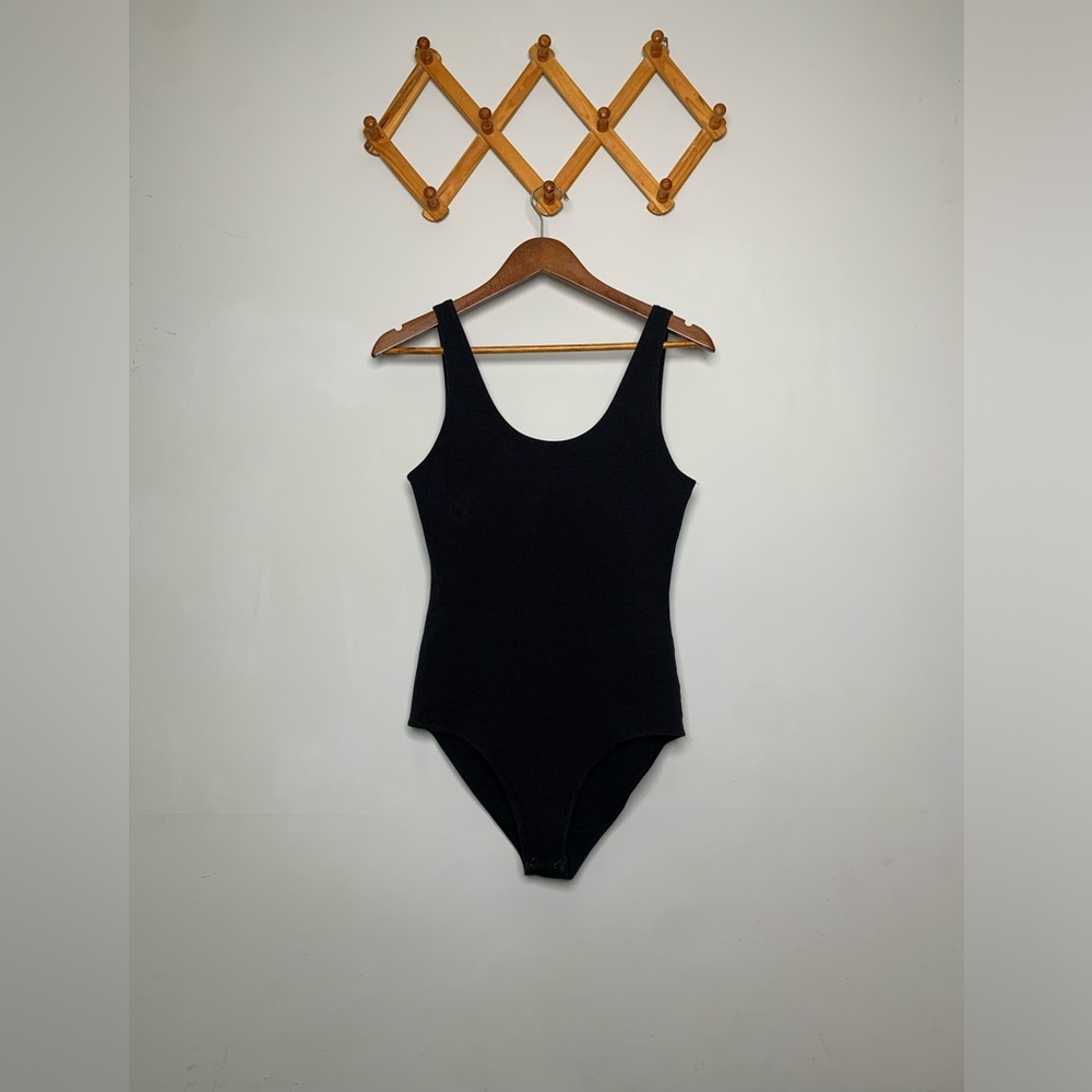 Women’s Aritzia Wilfred Free Size L Black Sleeveless Scoop Neck Bodysuit